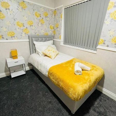 Marston Green Alder House - A Modern Vibrant 4 Bedroom House מראה חיצוני תמונה
