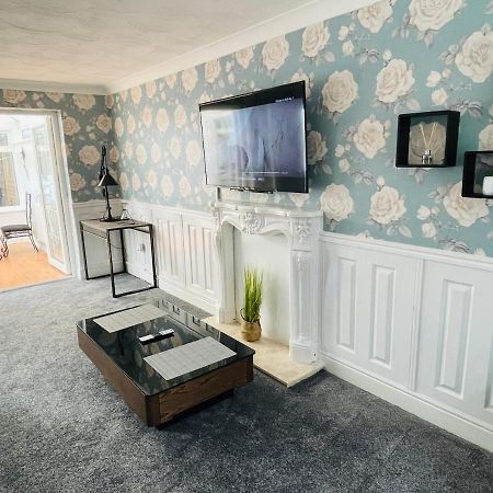 Marston Green Alder House - A Modern Vibrant 4 Bedroom House מראה חיצוני תמונה