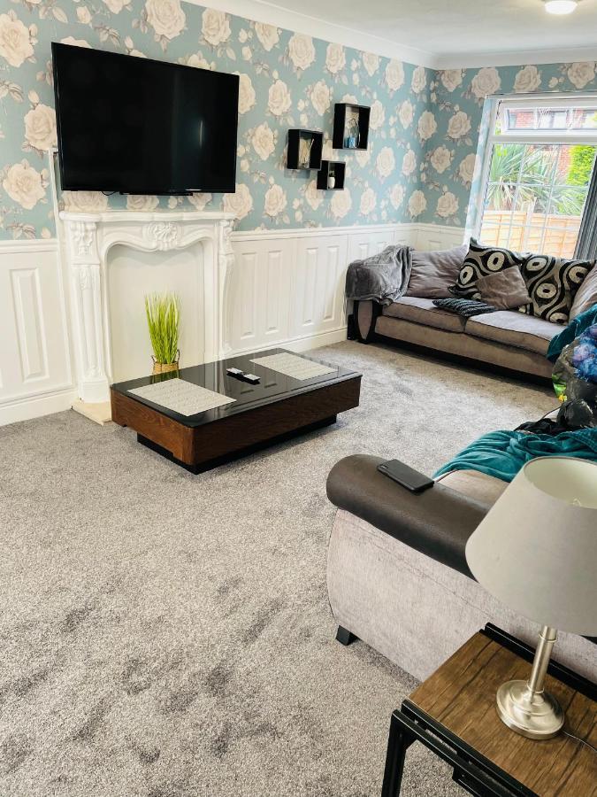 Marston Green Alder House - A Modern Vibrant 4 Bedroom House מראה חיצוני תמונה