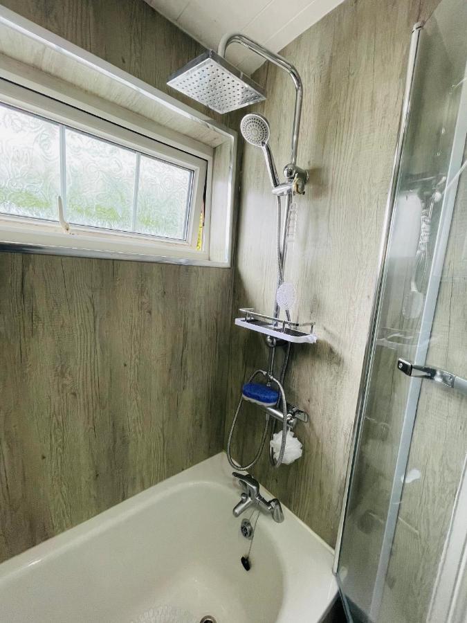 Marston Green Alder House - A Modern Vibrant 4 Bedroom House מראה חיצוני תמונה