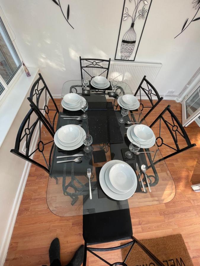Marston Green Alder House - A Modern Vibrant 4 Bedroom House מראה חיצוני תמונה